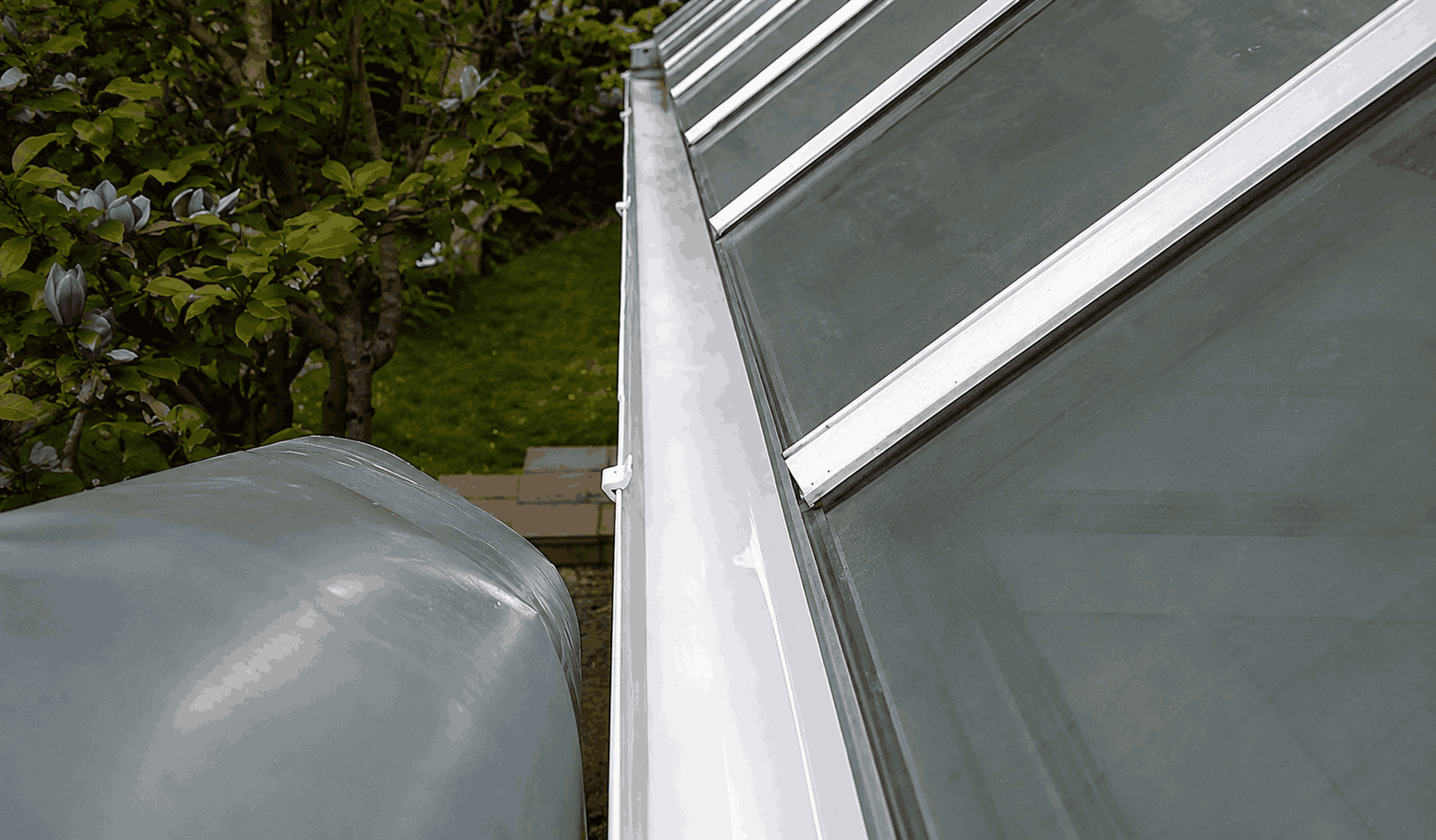 Clear gutter and downpipe after 3000W skyVac vacuum extraction
